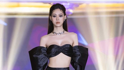 Người mẫu chuyển giới tỏa sáng trên sàn catwalk