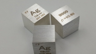Silver "plummets" on New Year's Day