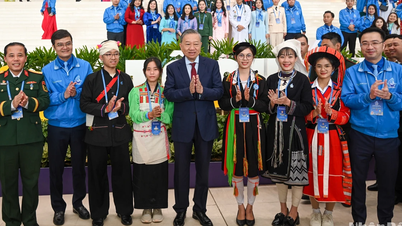 [រូបថត] អគ្គលេខាបក្ស To Lam ចូលរួមសម័យប្រជុំដ៏ឧឡារិកនៃមហាសន្និបាតលើកទី ៩ នៃសម្ព័ន្ធយុវជនវៀតណាម