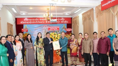 មេដឹកនាំ​រណសិរ្ស​បាន​ជូនពរ​ឆ្នាំ​ថ្មី​ឆ្នាំ​២០២៤