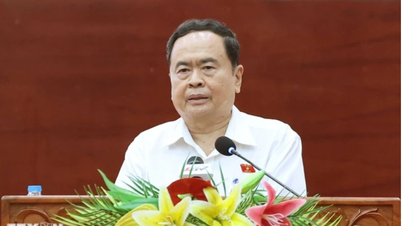 Chủ tịch Quốc hội tặng quà người có công với cách mạng tỉnh Hậu Giang