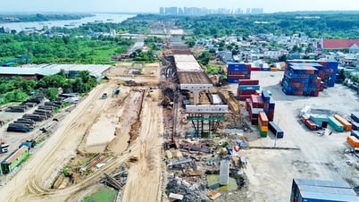 Beltway 3 contractor works while waiting for site clearance