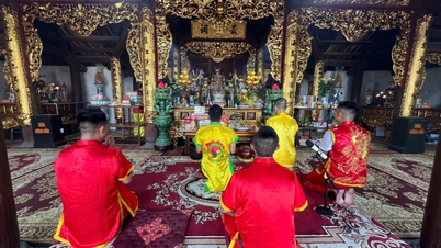 ពិធី​អុជ​ធូប និង​លើក​ទង់ជាតិ ដើម្បី​បើក​មហោស្រព​ប្រយុទ្ធ​នឹង​ក្របី Do Son ឆ្នាំ​២០២៤