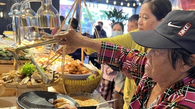 Xúc động tiệc buffet 1.000 đồng ở TPHCM