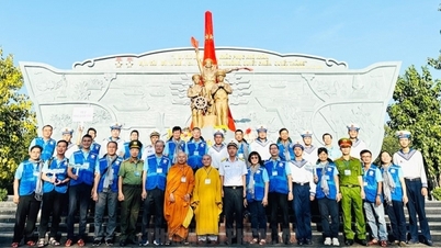 160 delegates from Ho Chi Minh City depart for the homeland's islands