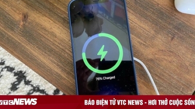 Có nên sạc pin iPhone khi tắt nguồn?