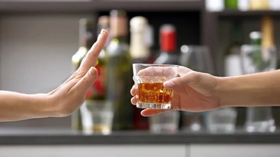 Cách uống rượu bia ít độc hại
