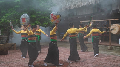 Xoe រាំរបស់ប្រជាជនថៃនៅ Ban But
