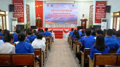 Exhibition of documents and propaganda about sea and islands for students at Naval Region 3