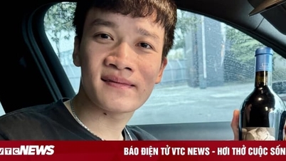 Hoàng Đức rời tuyển Việt Nam, HLV Troussier tặng quà an ủi
