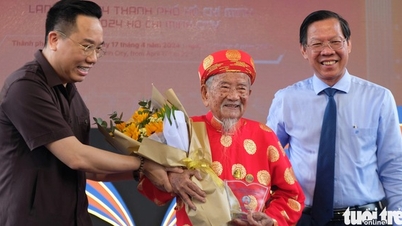 เหงียน ดินห์ ตู นักวิจัยวัย 104 ปี เป็นทูตวัฒนธรรมการอ่านตลอดชีวิต