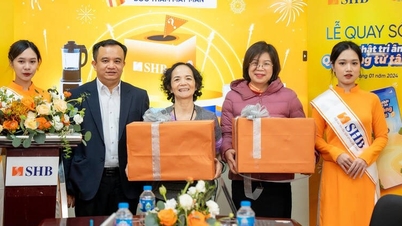 SHB awards over 1.5 billion VND to lucky customers