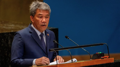 Malaysian Foreign Minister to be fined for smoking at roadside eatery