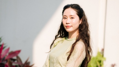 រូបភាពរបស់ Valedictorian ដែលបានបញ្ចប់ការសិក្សាពីសាកលវិទ្យាល័យពាណិជ្ជកម្មបរទេសជាមួយនឹងនិទ្ទេស A ក្នុង 45 មុខវិជ្ជា