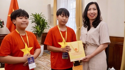 Thứ trưởng Bộ Ngoại giao tiếp Đoàn thiếu nhi, giáo viên kiều bào tại Hàn Quốc