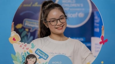 Thắp sáng màu xanh vì quyền trẻ em ở Việt Nam