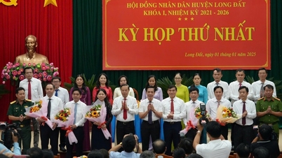 លោកស្រី Do Thi Hong ត្រូវបានបោះឆ្នោតជ្រើសរើសឲ្យកាន់តំណែងជាប្រធានគណៈកម្មាធិការប្រជាជនស្រុក Long Dat។