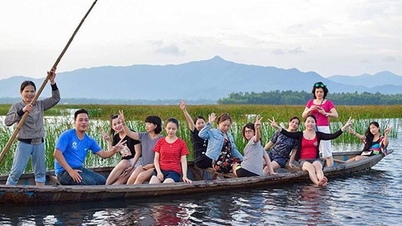 Người ta đang kéo đến đầm Trà Ổ đầm nước ngọt tự nhiên có cá chình mun đặc sản Bình Định