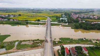 ប្រញាប់​ប្រញាល់​សាងសង់​ផ្លូវ​ទៅ​កាន់​ស្ពាន​ដែល​ចំណាយ​អស់​ជាង 350 ពាន់​លាន ហើយ​បន្ទាប់​មក… ទុក​ចោល