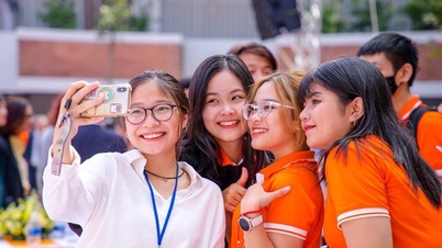 ដោយមិនរង់ចាំសម្រាប់ការត្រងនិម្មិត សាកលវិទ្យាល័យមួយបានប្រកាសពិន្ទុស្តង់ដារភ្លាមៗថាជា 21។