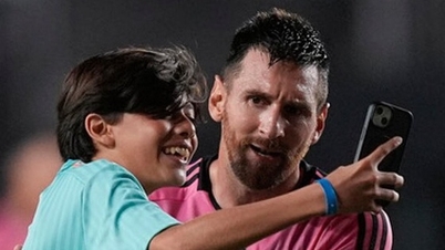 Fans broke into the field and revealed Messi's surprising words