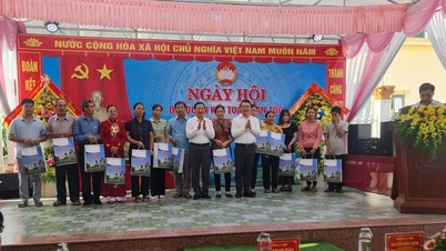 អនុប្រធានរដ្ឋសភា Nguyen Khac Dinh ចូលរួមពិធីបុណ្យមហាសាមគ្គីនៅ Nam Dinh