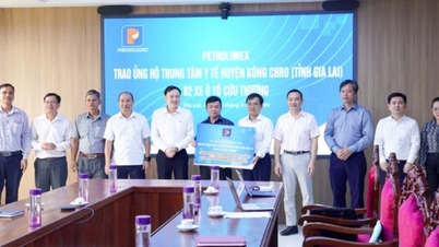 ក្រុមហ៊ុន Petrolimex បានបរិច្ចាគរថយន្តសង្គ្រោះចំនួន ០២ គ្រឿង ដល់មណ្ឌលសុខភាពស្រុកគងជ្រ