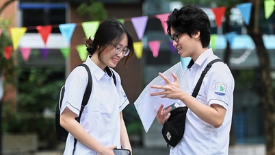 Hơn 1 triệu thí sinh cả nước hồi hộp làm thủ tục dự thi tốt nghiệp THPT