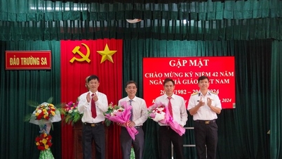 Truong Sa ពោរពេញដោយបរិយាកាសអបអរសាទរទិវាគ្រូបង្រៀនវៀតណាម