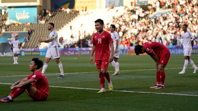 Chuyên gia: "Trọng tài V-League yếu, cầu thủ Việt Nam khổ khi gặp VAR"