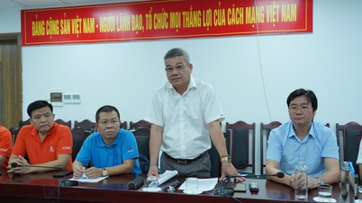 គណៈប្រតិភូ Petrovietnam ទៅសួរសុខទុក្ខ និងគាំទ្រប្រជាជននៅ Son La និង Dien Bien ដើម្បីជំនះផលវិបាកដោយទឹកជំនន់