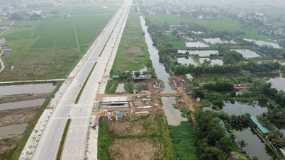 Construction of 2 projects worth nearly a thousand billion VND but "forgot" to ask for road connection