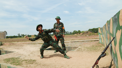 ធំឡើងនៅក្នុងបរិយាកាសយោធា