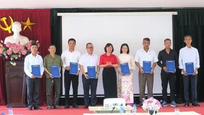Nhiều cặp vợ chồng sinh 2 con gái ở Hải Phòng được hỗ trợ 5 triệu đồng