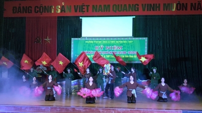 សិស្សវ័យក្មេងធ្វើតាមការបង្រៀនរបស់ពូ