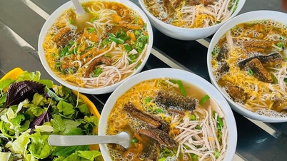 ម្ហូបពិសេស Hung Yen ត្រូវបានរៀបចំយ៉ាងល្អិតល្អន់ពីគ្រឿងផ្សំជាច្រើន អតិថិជនអាចញ៉ាំបាន 2 ចាន ហើយនៅតែចង់ញ៉ាំទៀត