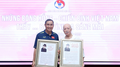Đội tuyển nữ Việt Nam nhận món quà đặc biệt