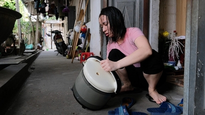 The housekeeper has not received her new salary yet, but she has asked for more income.