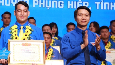 ពិធី​ប្រគល់​រង្វាន់​ជូន​មន្ត្រី​សមាគម​ឆ្នើម​ចំនួន ៨៥​រូប នៅ​ថ្ងៃ​ទី​១៥ ខែ​តុលា