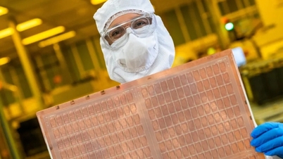 ក្រុមហ៊ុន Intel បង្កើតការបំបែកជាមួយនឹងស្រទាប់ខាងក្រោមកញ្ចក់