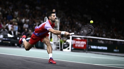 Djokovic ស្ទើរតែចាញ់ Paris Masters ដោយសារតែឈឺពោះ