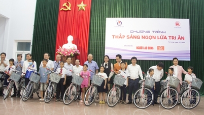 បង្ហាញកង់ចំនួន ៥០ និងអាហារូបករណ៍ចំនួន ៥០ ដល់សិស្សក្រីក្រដែលជំនះការលំបាក