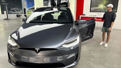 Tesla ទទួលបានអត្ថប្រយោជន៍នៅពេលដែលកម្មកររថយន្តអាមេរិកធ្វើកូដកម្ម