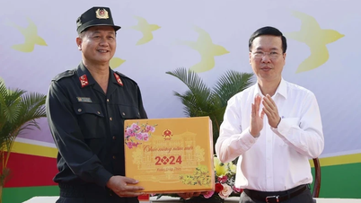 Chủ tịch nước Võ Văn Thưởng chúc Tết gia đình chính sách, hộ nghèo, cảnh sát cơ động, Hải quan tại Đồng Tháp