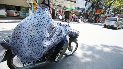 Sunscreen shirt caught in wheel, woman falls and collapses