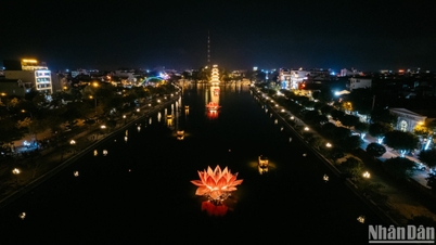 Ngắm nhìn phố cổ Hoa Lư lung linh về đêm
