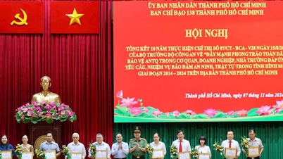 ទីក្រុងហូជីមិញផ្តល់រង្វាន់ដល់ "កន្លែងភ្លឺ" ជាច្រើនក្នុងចលនាប្រជាជនទាំងមូលដើម្បីការពារសន្តិសុខជាតិ
