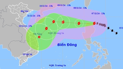Bão Yinxing đạt mức cực đại, di chuyển 'lạ thường' tiến về Biển Đông