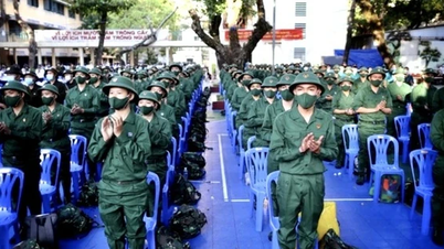 Do students of associate, master's and doctoral programs have to perform military service?