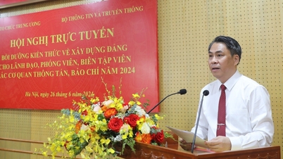 ការ​រួម​បញ្ចូល​ការ​សាង​សង់ និង​ការ​ប្រឆាំង​ក្នុង​ការ​ឃោសនា​លើ​ការ​កសាង​បក្ស